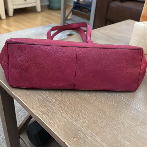 Fossil magenta all leather shoulder bag w/zip closure. Red interior. EUC. - Picture 7 of 10